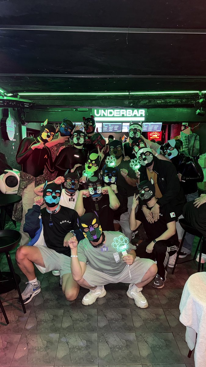 <a href="/UNDERBAR_KOR/">UNDERBAR</a>
가운데에 쏙