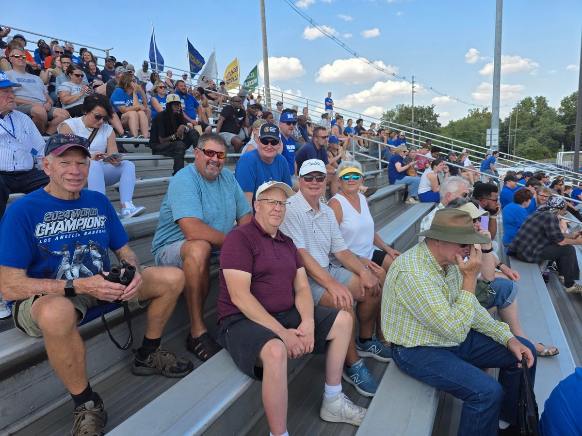 AMBirds_Decatur's tweet image. Recent Club Outing at Millikin Football Game.