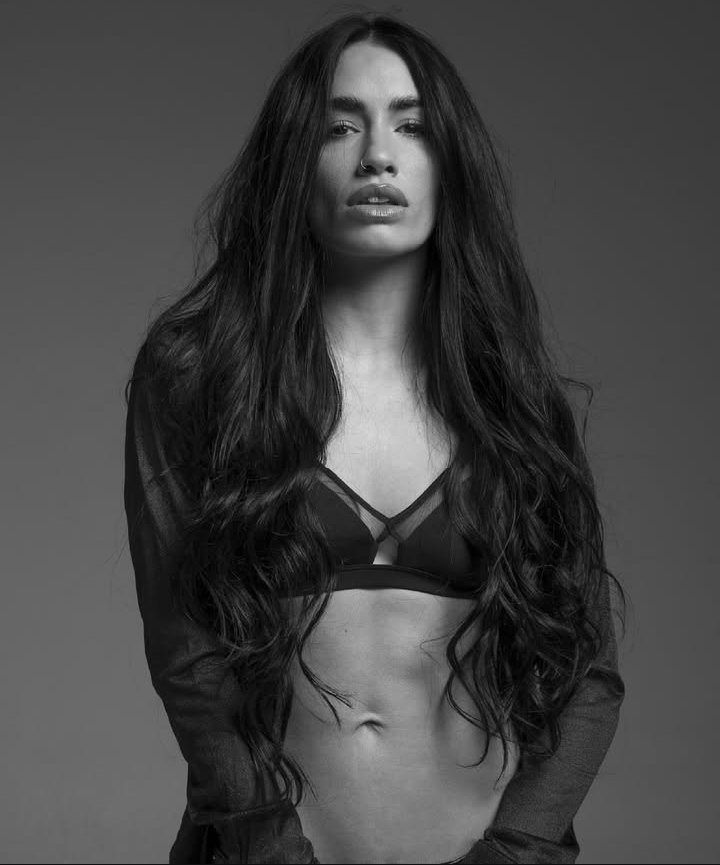 Feliz cumpleaños a la REINA del mundo <a href="/lalioficial/">Lali</a> te amo 👸🏻🥰💕