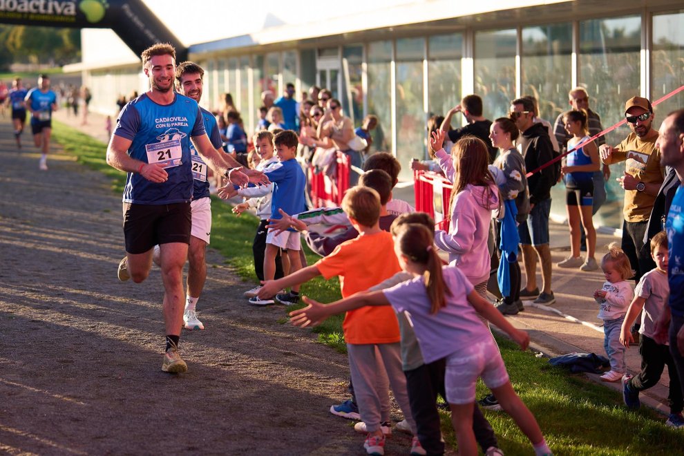 Más de 400 corredores participan en la IV Carrera 'Cada oveja con su pareja' en Zizur. 
Crónica y galería con fotos de la prueba: diariodenavarra.es/noticias/depor…