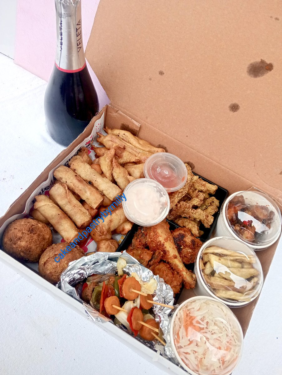 MillyEvents's tweet image. Price: N60,000

6 samosa
6 springroll
6 chicken
5 gizzard
5 kebab
6 Corndogs
2scotch eggs
25 puffpuff
Sweet chilli chicken
Fries, coleslaw
Fish in batter
1 non alcoholic wine

Available to deliver daily within Lagos.
Send a DM to place your order or call/Whatsapp- 08107983558