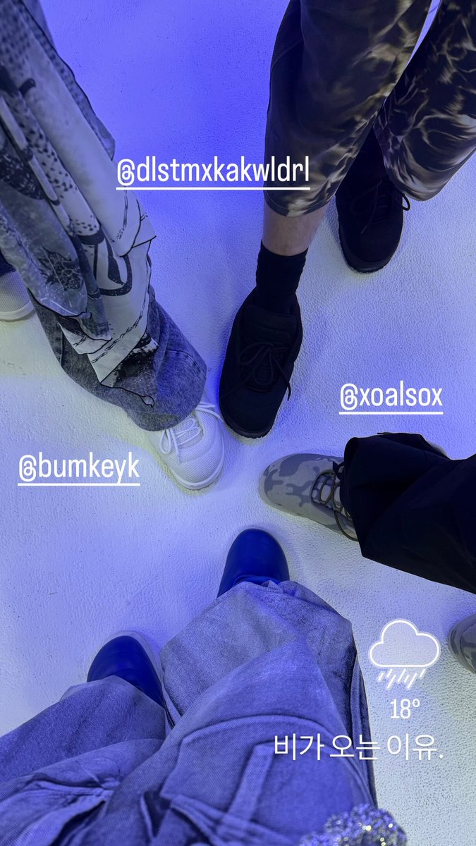 이 사진 보자마자 이래서 비가..
하다가 띠용???? 함...
나의 소원 하나
겨울에 샤이니가 말아주는 윈터원덜랜 듣기..
특히 김기밤이 싸비에 뒤집히는 목소리로 윈터원덜랜~
너무 듣고 싶어효...