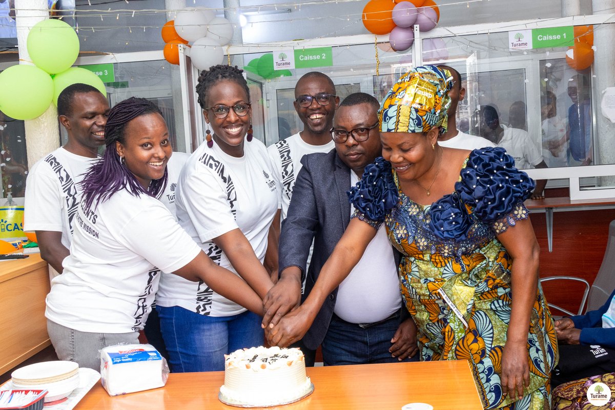 #SemaineDuClient Jour 5 
Pour clôturer cette belle semaine, la journée fut inoubliable et remplie de joie ! 
Les célébrations ont eu lieu à la fois à notre Agence Siège et à l’Agence Kamenge, rassemblant le personnel et les clients dans un esprit de gratitude et d’excellence.