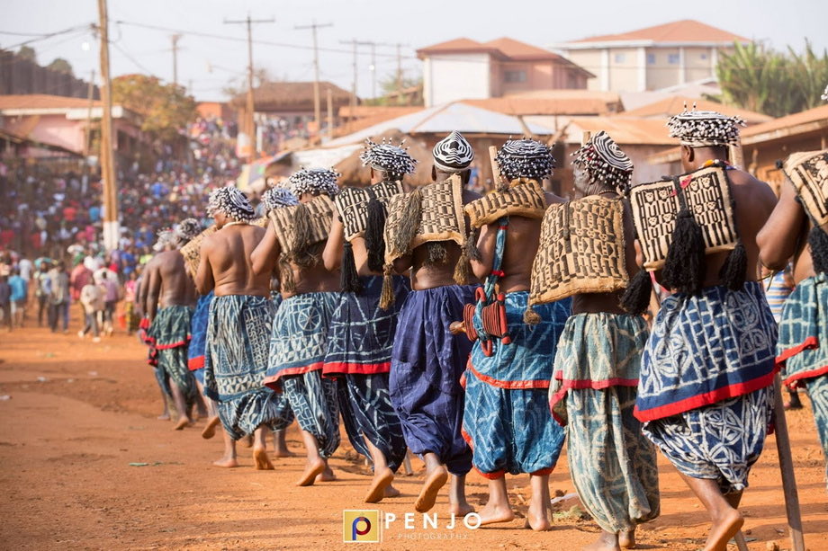 GraffiPikin's tweet image. Photos that represent various Grassfields Communities:

5. 𝐍𝐒𝐎’
#Grassfields #Graffi #Cameroon