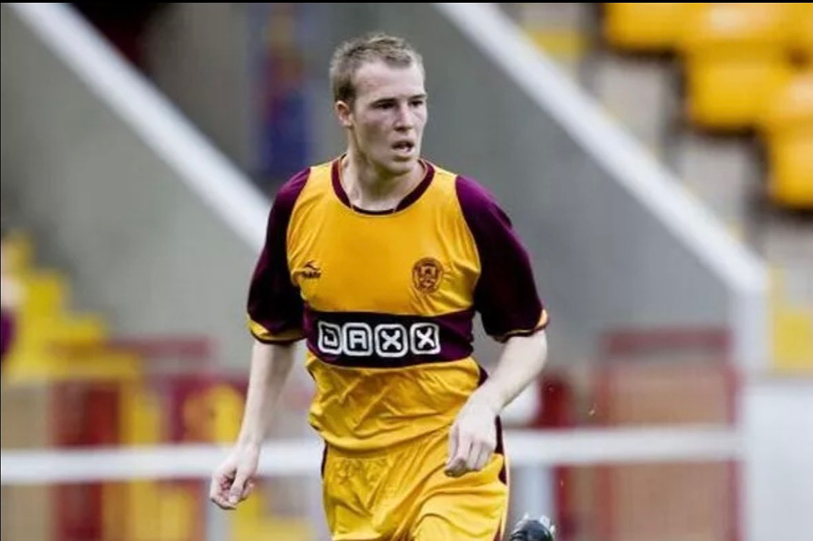OffTheUside's tweet image. ⚽️ Big Guest Incoming! 🎙️

We’re buzzing to announce that David Clarkson joins us on Off The Underside Podcast next week! 🔥@DavidClarkson85 

From scoring on his Scotland debut 🏴󠁧󠁢󠁳󠁣󠁴󠁿 to turning out for Motherwell, Bristol City, Dundee, St Mirren and more — Clarkson’s career has…