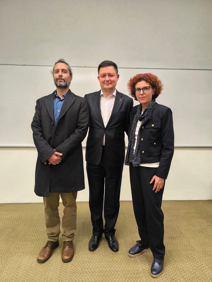 OlVal's tweet photo. Honor dialogar con los est de RRII del @TecdeMonterrey. Gracias @BeataWojna por abrir este espacio. Sorprendido con el nivel/curiosidad y preguntas brillantes de los futuros líderes 🇲🇽  ¡Inspirado ver tanto talento en acción!
#DiplomaciaMexicana #LíderesDelFuturo #SupportUkraine https://t.co/oyyPcRRbA5