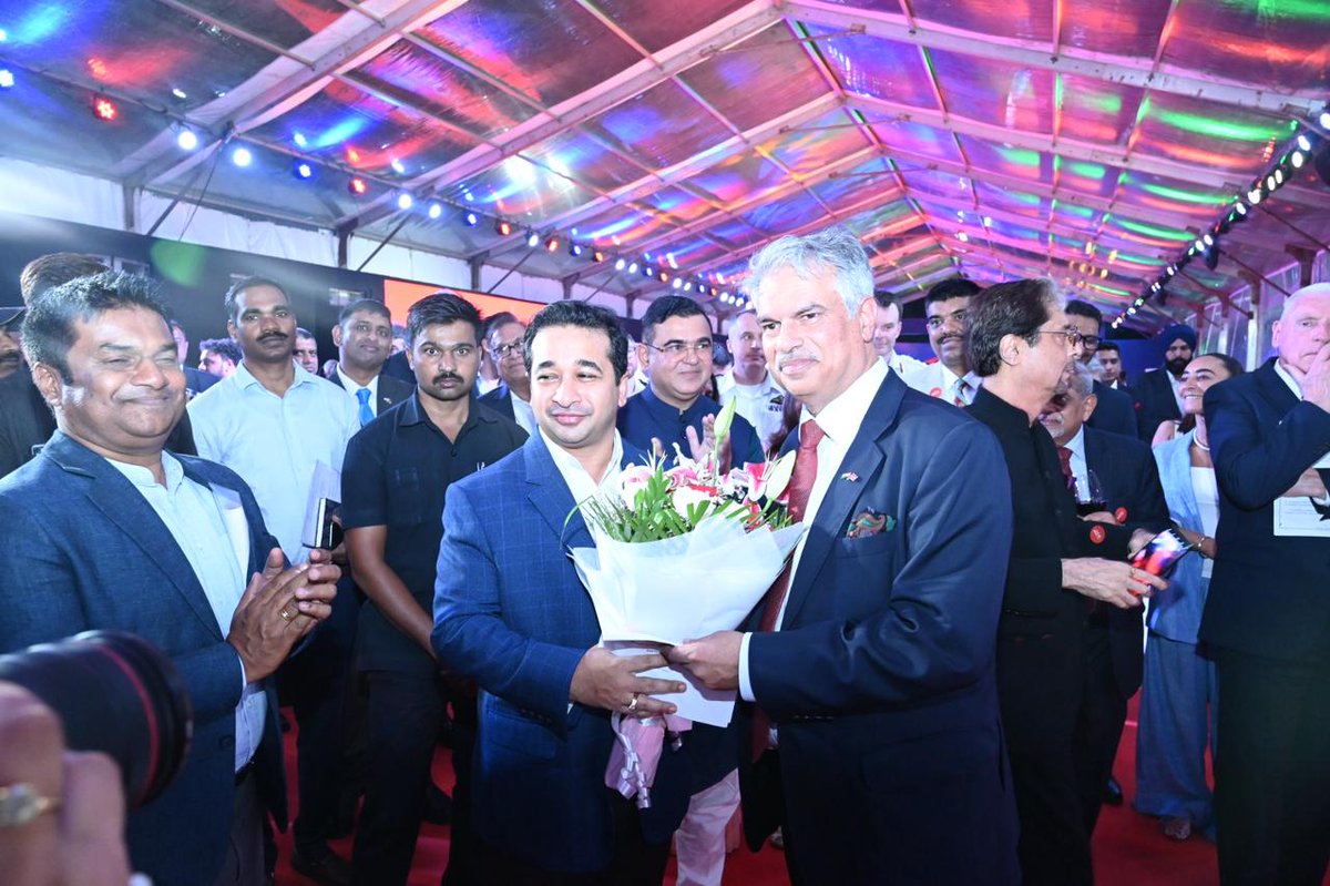 NiteshNRane's tweet image. आज मुंबईतील एच. एम.एस. रिचमंड आणि क्वेसाईड येथे आयोजित ग्रेट ब्रिटन व भारत भागीदारी स्वागत समारंभास उपस्थित राहण्याचा सन्मान मिळाला.

या विशेष प्रसंगी उपस्थित मान्यवरांना संबोधित करण्याची संधी लाभली. तसेच भारत व ब्रिटन या दोन देशांतील सहकार्य आणि भागीदारी अधिक दृढ करण्याच्या…
