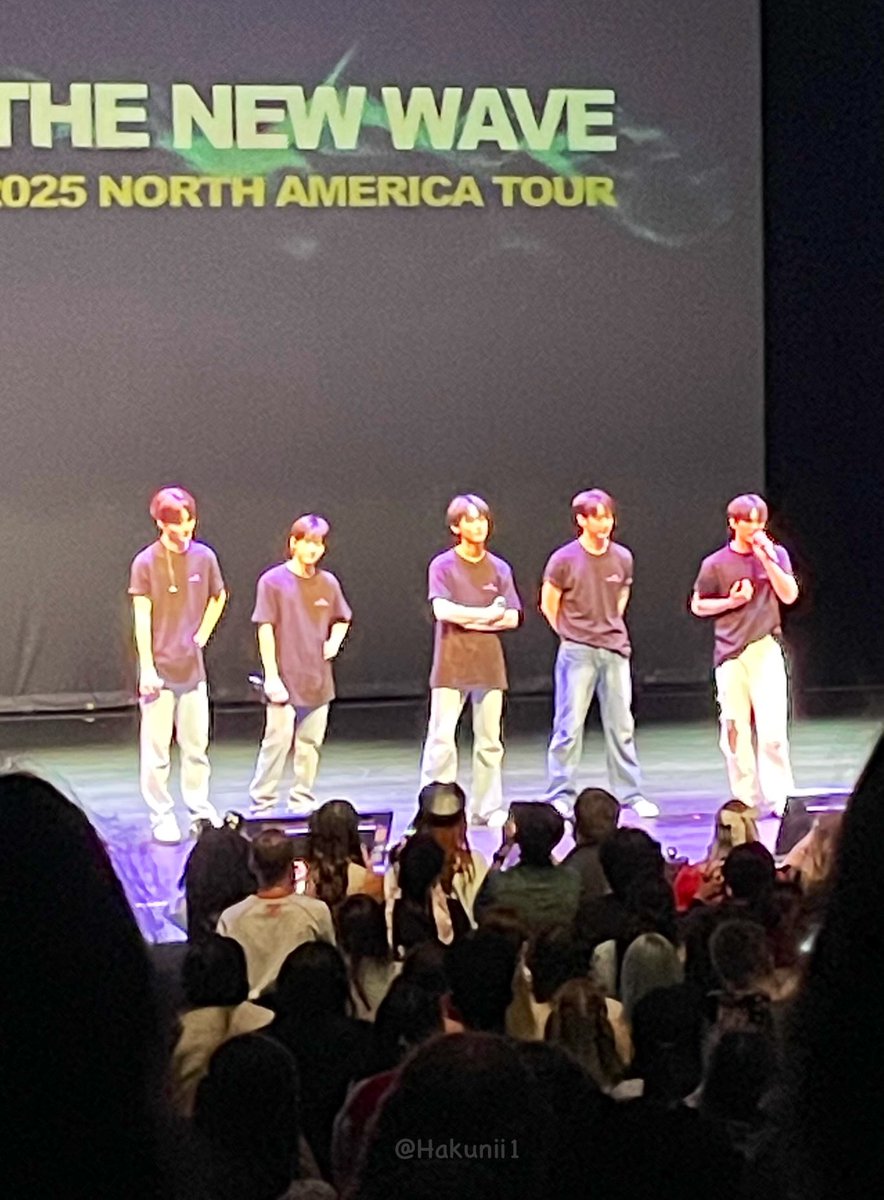 Hakunii1's tweet image. had a great time at the concert :] 
prob will post some vids later ✨
#ONEPACTinDULUTH #onepact #woohoo