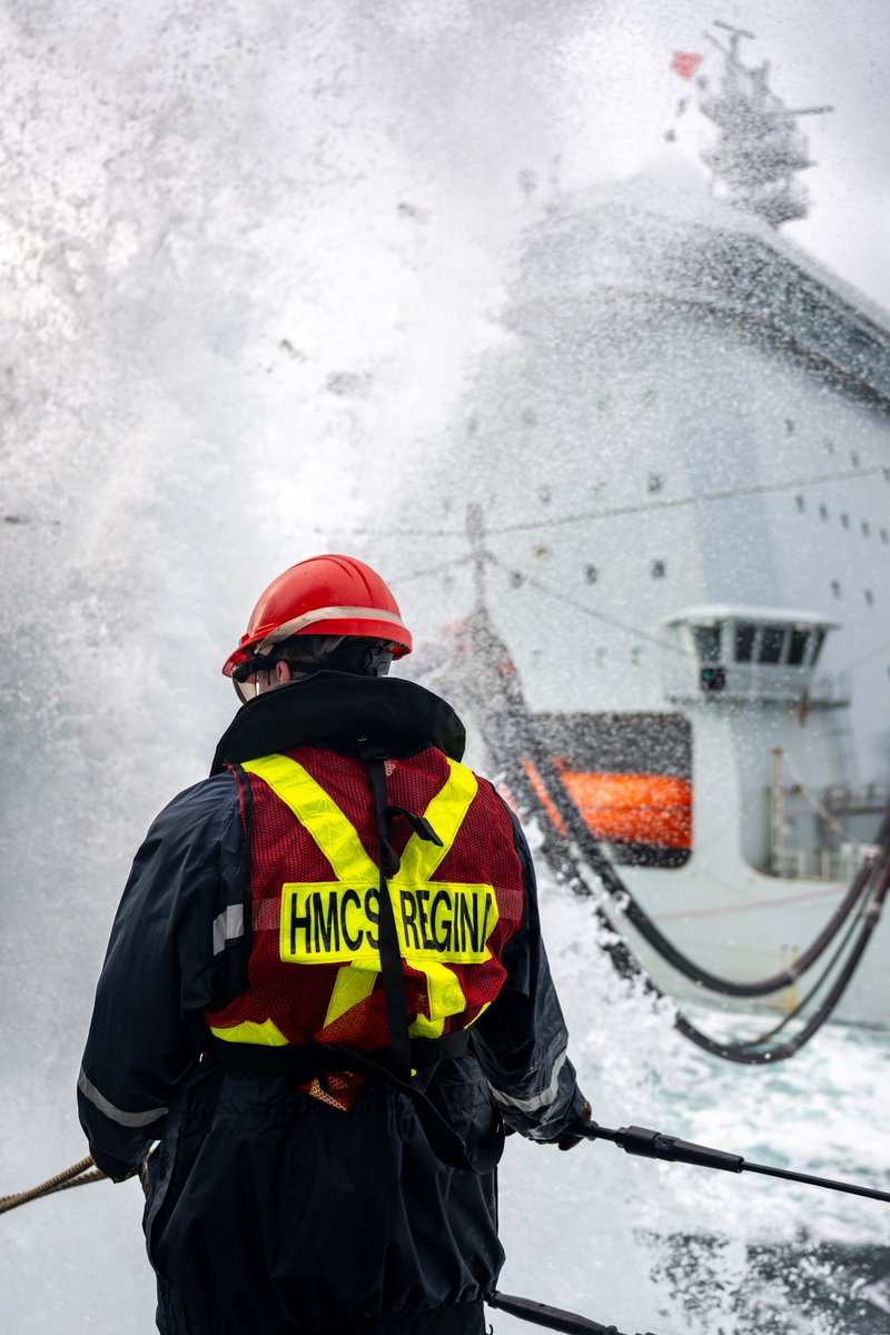 CJOC_COIC's tweet image. The #PhotoOfTheWeek showcases a spectacular moment aboard #HMCSRegina refuel at sea with MV Asterix during #OpLATITUDE demonstrating the skill, coordination, and readiness of the Royal Canadian Navy while deployed on dynamic maritime operations.