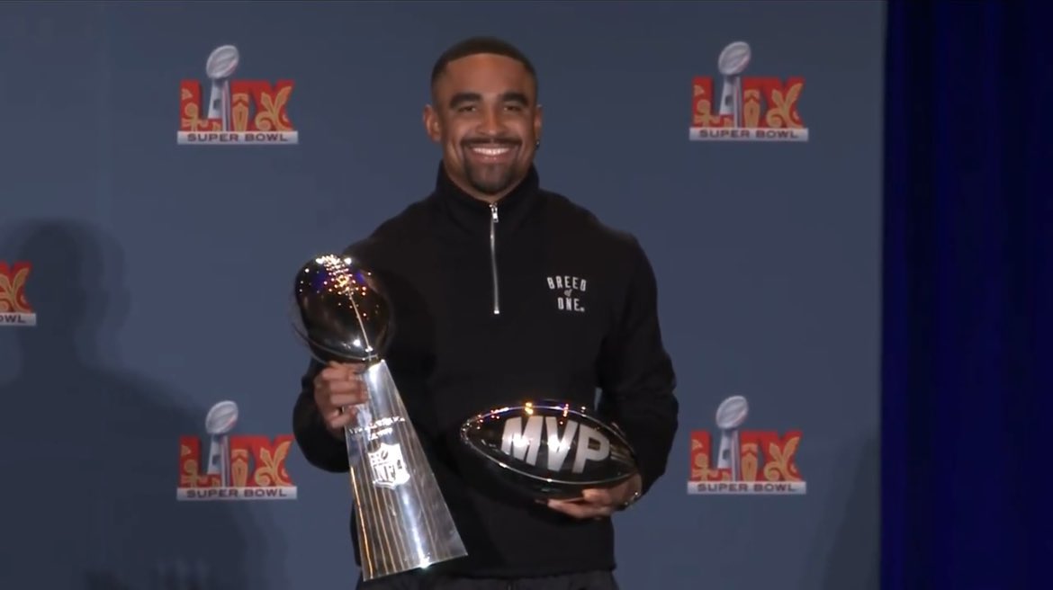 SemajTheSurgeon's tweet image. Of course it’s him throwing a ball💔 #HardwareCheck