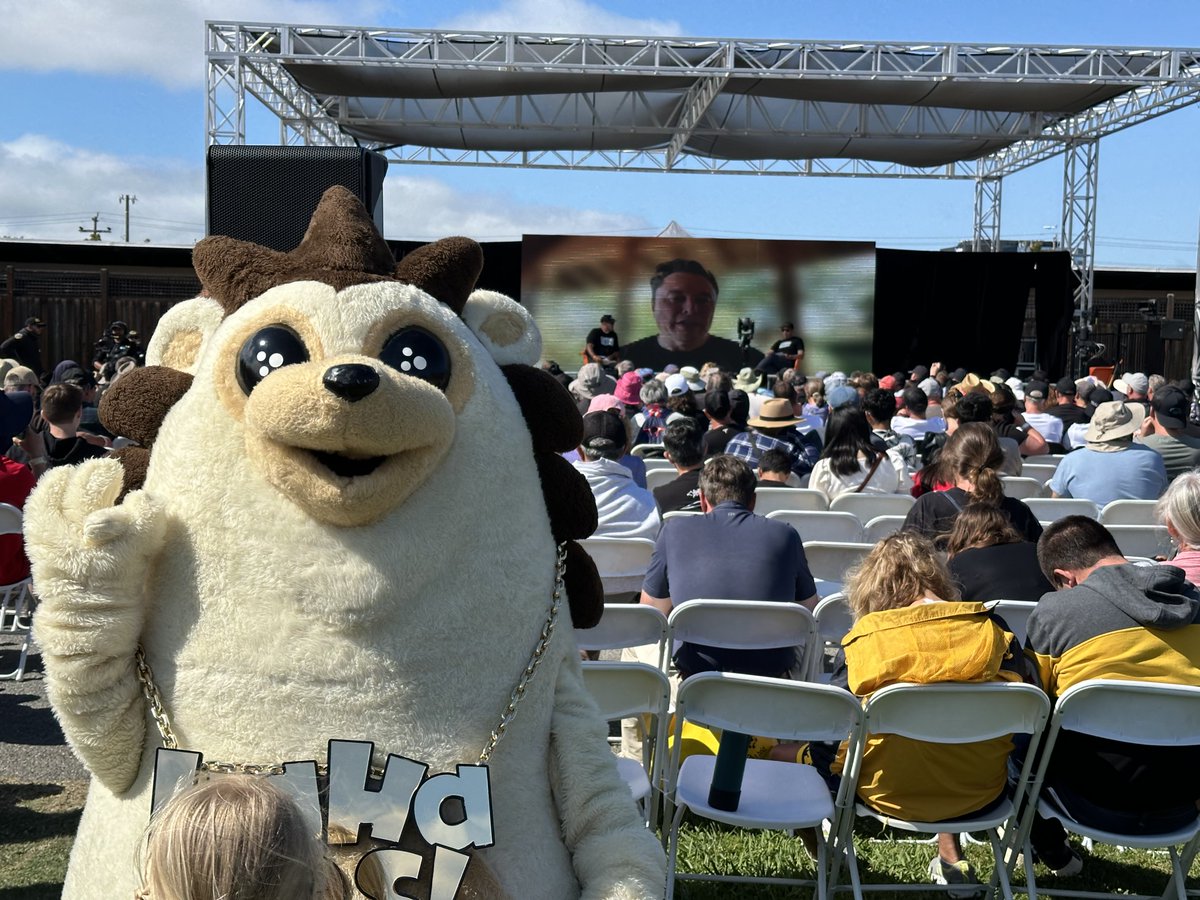 hahayesonsol's tweet image. Elon speaks, $RIZO listens.

Two forces of belief sharing one frame. ⚡️

The prophecy unfolds. 🦔

HahaYes!