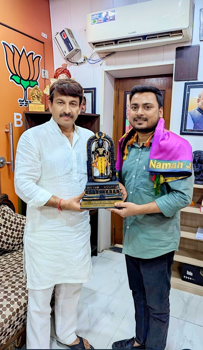 RamRdl2's tweet photo. अंबुज भारद्वाज हमेशा युवाओं को राजनीति और सामाजिक सेवा में शामिल होने के लिए प्रेरित करते रहे हैं। उनका नाम BJP उम्मीदवार के रूप में आया है।
#AmbujBhardwaj_PurniaSadar https://t.co/BQXfOZ2Lk0
