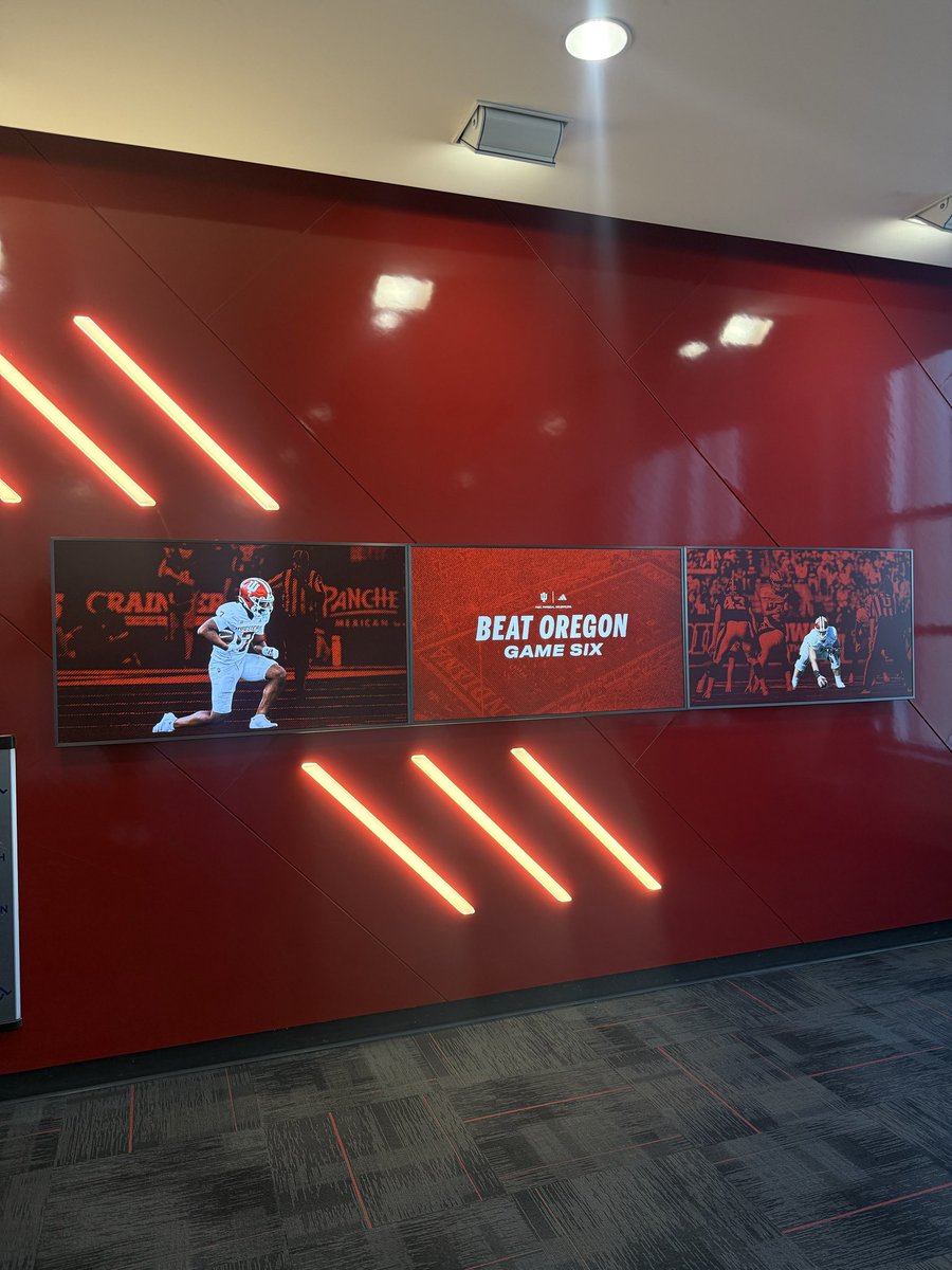 duh_itsbri's tweet image. One more sleep… 

🔴⚪️🏈🔥
#WIN #Hoosiers #BeatOregon