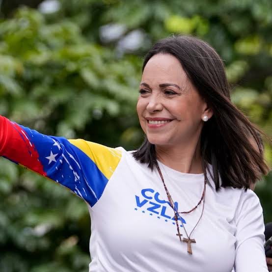 María Corina Machado recibió un Premio Nobel de la Paz por su incansable lucha por los derechos democráticos del pueblo venezolano y por una transición de dictadura a democracia.