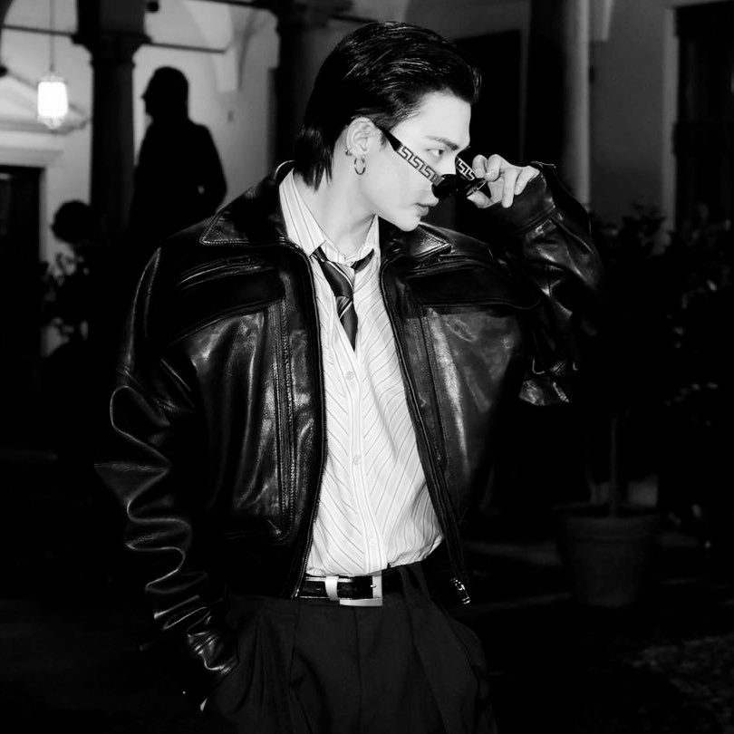 versaceombra's tweet photo. ┌───── •✧✧• ─────┐
           𝐇𝐖𝐀𝐍𝐆 𝐇𝐘𝐔𝐍𝐉𝐈𝐍. 𝄒
 └─────•✧✧─────┘
adored idol by day, mafia lord by night. 
  𝐡𝐞𝐚𝐝 𝐨𝐟 𝐭𝐡𝐞 𝐬𝐞𝐫𝐩𝐞𝐧𝐭 𝐬𝐲𝐧𝐝𝐢𝐜𝐚𝐭𝐞. https://t.co/GZSy7mdkhl