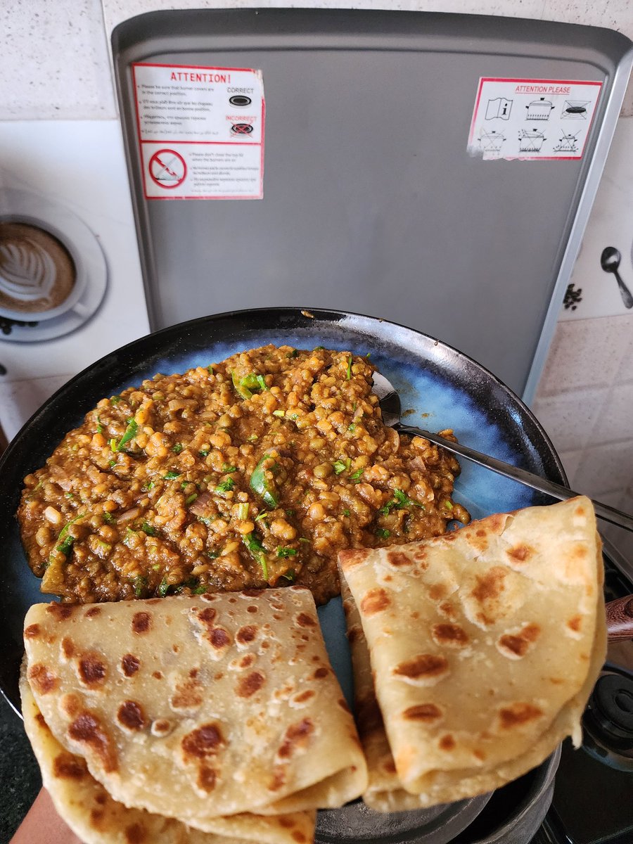 Mercynicky_'s tweet image. Finally hacked this chapati thing ☺️☺️☺️ anyway holidays are for chapos.

Mwala nini?😋😋😋