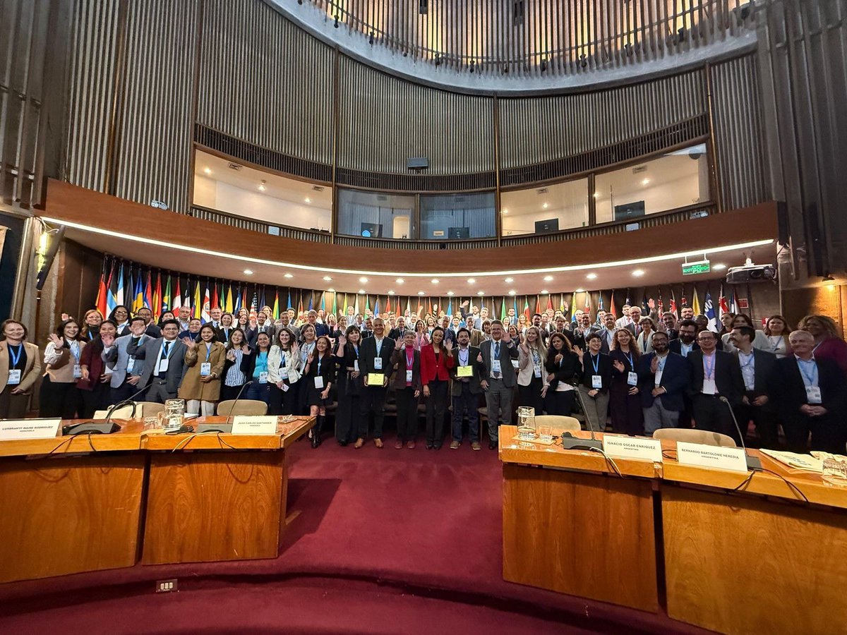 💧✨ La Familia del Agua de la UNESCO en América Latina y el Caribe celebró 50 años durante la Semana Regional del Agua en Santiago de Chile 🇨🇱.

🔊A lo largo de cinco décadas, el Programa Hidrológico Intergubernamental (PHI-LAC) ha fortalecido la cooperación científica regional,