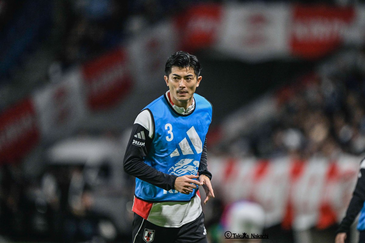 ikinikuishiro's tweet image. ＃サッカー日本代表 元 #川崎フロンターレ ＃谷口彰悟 選手の４枚！
1：HT時のウォーミングアップ姿ですが、アップするだけでこのビジュです。
2：試合後のピッチでスプリントを繰り返しました。次戦に期待がかかりますが、素走りでこのビジュです！
3：パナスタに掲げられた横断幕！