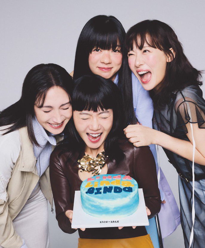 greennaraemovie's tweet image. 오늘은 파란마음 밴드의 ‘송’ 배두나 배우의 생일💙
송, 생일 축하해! ソン､誕生日おめでとう🧁

#린다린다린다_4k #절찬상영중