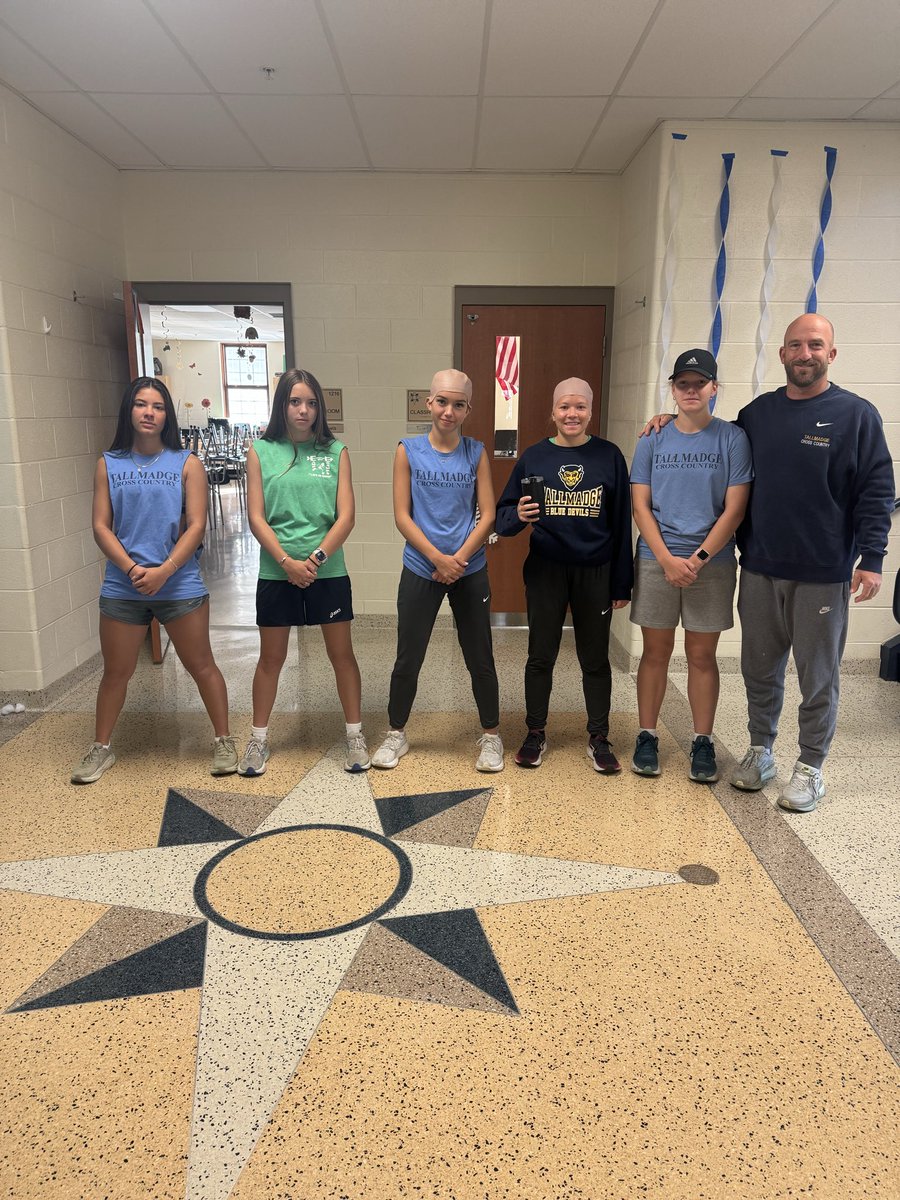 tallmadge_xc's tweet image. Suburban League Championship week! #Day5 #DressUpAsHuthOrLoveless #SpiritWeek #CoachTrivia