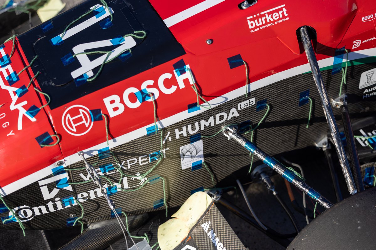 Successful aero validation! 
To test our car’s aerodynamics, we attached threads to its surface and observed how they moved while driving. This method helps us visualize the airflow and verify that everything behaves just as our simulations predicted.