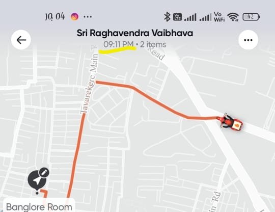 PavanB44879's tweet photo. @Swiggy It's frustrating to have AI generated responses. The food is ordered by 9.11 PM. It was supposed to be delivered in 40 mins. But it's taking more than 1 hr to be delivered. When we try to seek chat support it's giving the same response and just changing the expected timeline.  What's the point in postponing the delivery timeline as per your convenience? #swiggysucks
