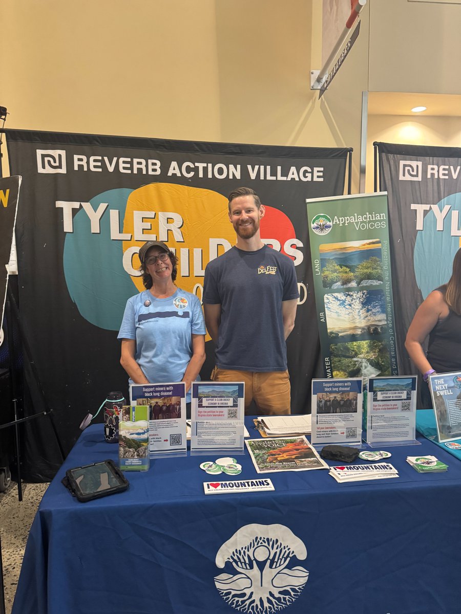 planetreimagine's tweet image. Sing loud. Act louder. 🎤➡️✊ At the @TTChilders shows PlanR teamed up with @REVERB_org, @NJSierraClub, @AppVoices &amp;amp; @CCAN to turn a crowd into a climate revolution. Any fans here? Let us know how you enjoyed the action!
#Amplify #FansTakeAction #TylerChilders
