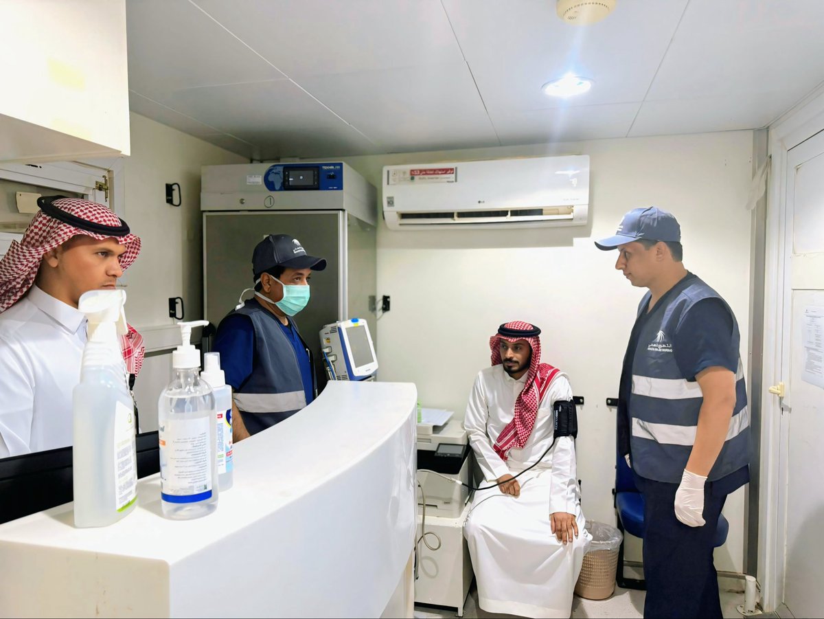 med_cluster's tweet image. يُشارك #تجمع_المدينة_الصحي في #مزاد_الابل_الثاني_بالمدينة_المنورة بمحافظة #الحناكية عبر تقديم خدمات علاجية وتوعوية وإسعافية، مع توفير لقاح #الإنفلونزا_الموسمية للمستفيدين. ويستمر المزاد لمدة 10 أيام.
