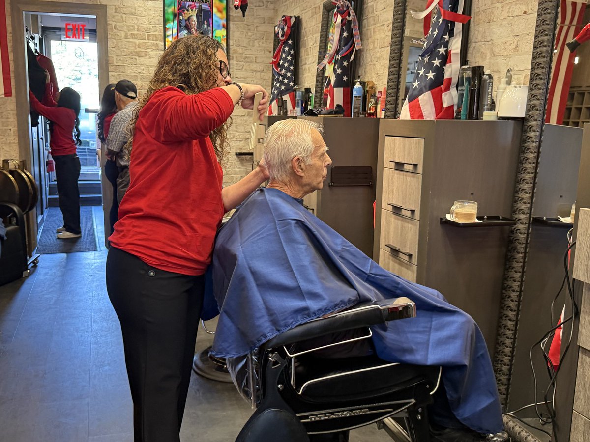 SCPD5thPrecinct's tweet image. Haircuts for veterans at Capozzi &amp;amp; Co Salon, Sayville alongside Congressman Andrew Garbarino and Assemblyman Jarett Gandolfo. The Guide Dog Foundation also provided additional information and assistance our local veterans! 💈✂️🐶