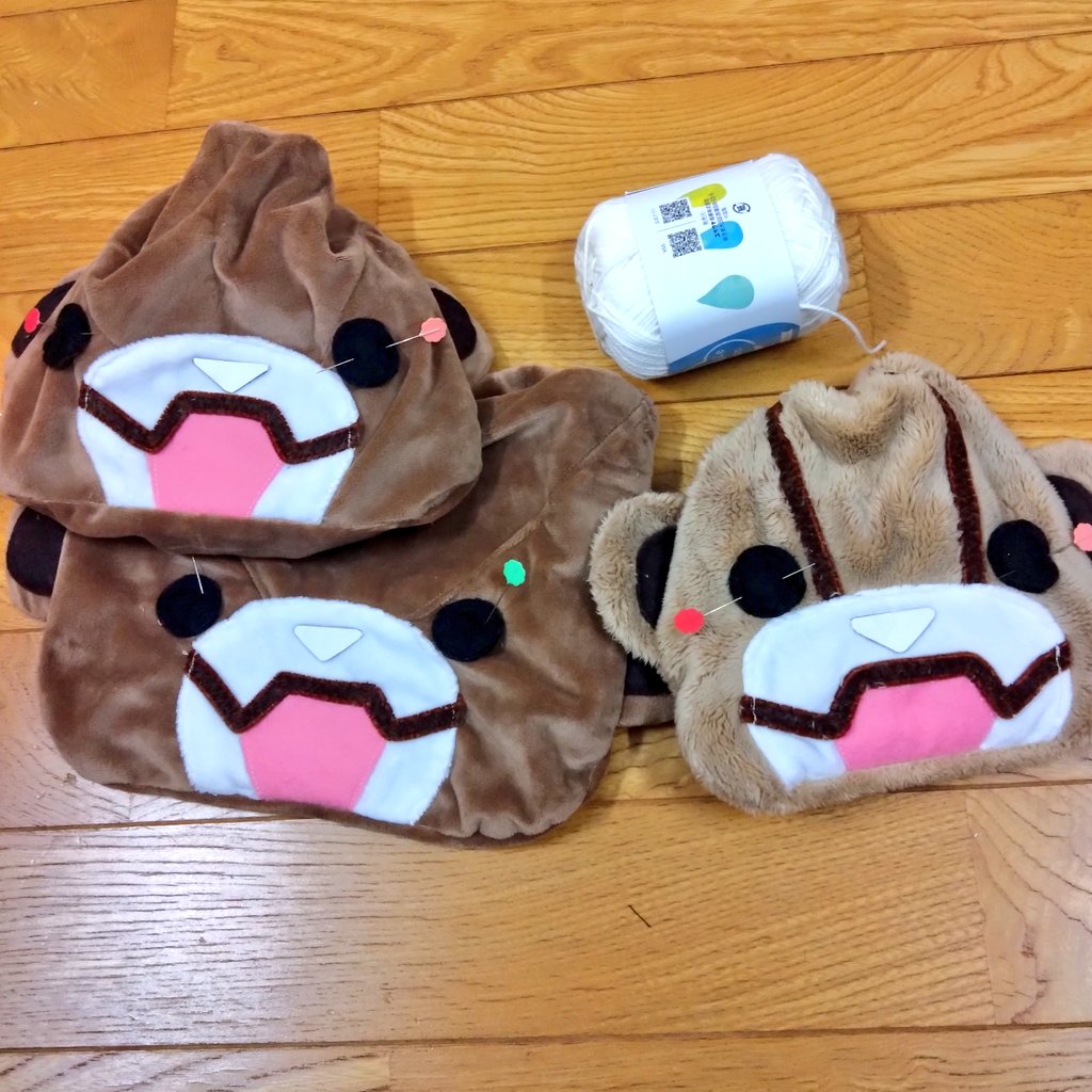 プロフィールに『返礼品は一切ございません』と記載しておりましたが
そもそもあんなにギフトで応援していただけると想定していなかったもので…🙏✨
せめてものお礼と思い出の記念にハギレと予備で買ったけど使わなかった『くまぬいになれなかった布』をお渡しできないかと加工中です

#にせぬい製作