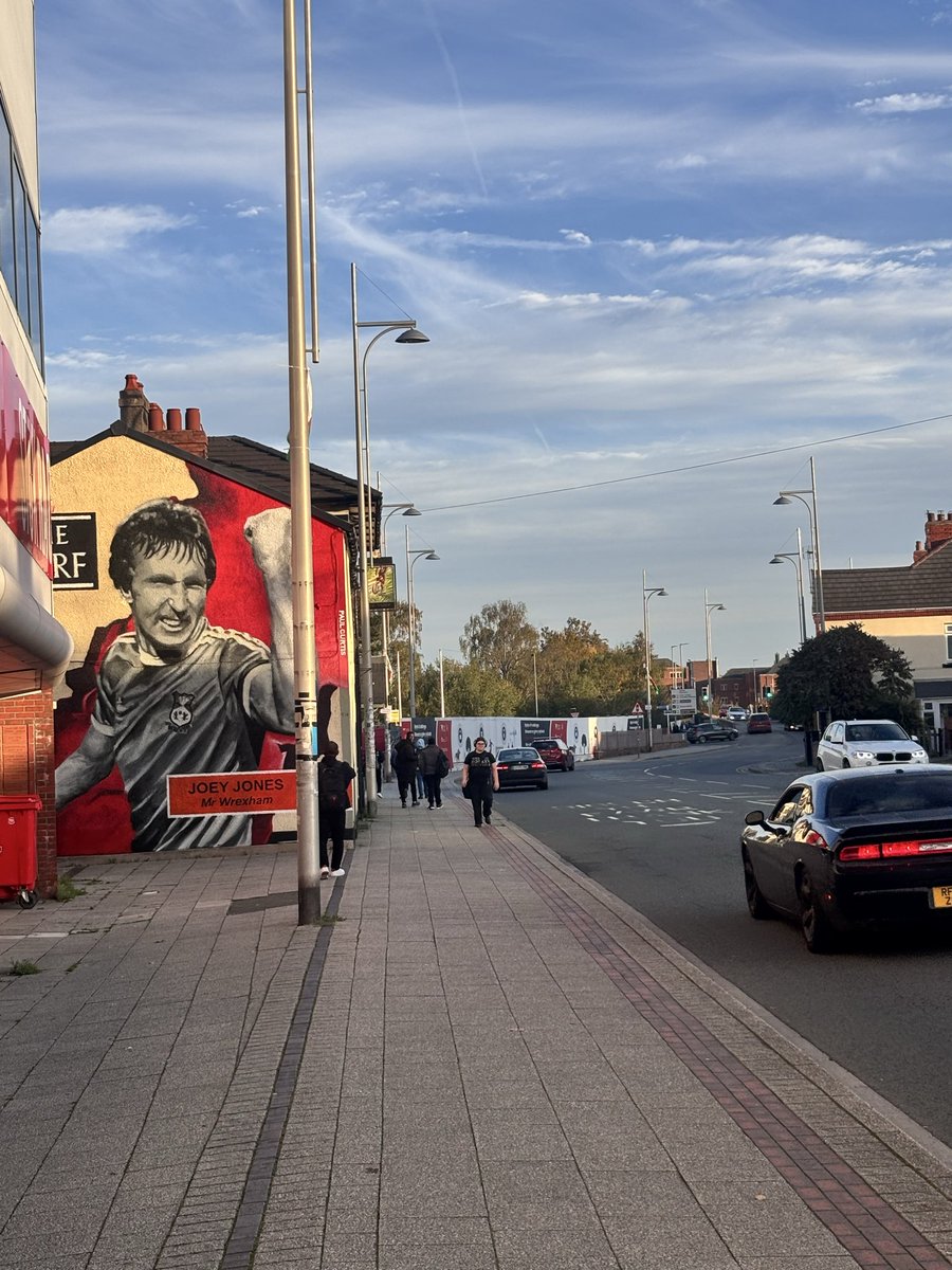 Absolutely blown away by the outcome and it's even more beautiful in person. 

Huge Thank you to Kev, Tom Johnny, and my close friends at the pub. 

Mostly thank you to everyone who donated. 

Rest easy Mr Wrexham. 
We love you ❤️🏴󠁧󠁢󠁷󠁬󠁳󠁿