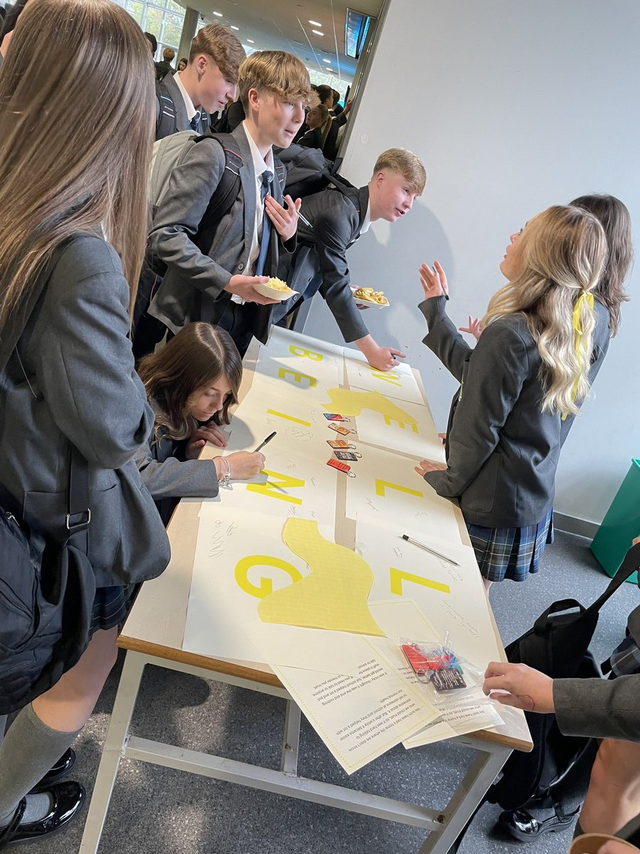 HopeSVWellbeing's tweet photo. An absolutely wonderful #WorldMentalHealthDay at Hope today. So many young people got involved by wearing yellow and joining in with our activities. A day to remember filled with so much love and sunshine ☀️💛 https://t.co/j9hEzJkK6j