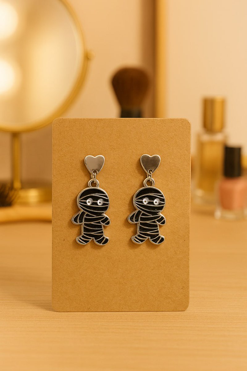 tokamadera_arte's tweet image. ¡Dale un toque divertido a tus orejas con los pendientes Mummy Boo! de Tokamadera 🎃✨ Artesanía natural que grita personalidad. ¡Porque los pendientes también pueden tener su propia historia! #Tokamadera #EstiloÚnico
tokamadera.es/producto/mummy…