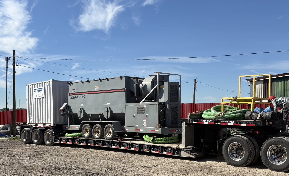Corrcoat's tweet photo. Short lead time from award to mobilization, but our Sarnia ON Office has this gear heading back to the East Coast. 

Dust will be flying next week! 

#sandblasting #coating #industrialpainting #marine #maintenance #construction #vancouver #edmonton #sarnia #bluecollarconfidence https://t.co/3ppYTGcBHz