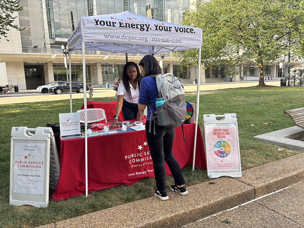 DC_PSC's tweet image. Our Office of Consumer Services continues to reach District residents where they in the city. From community events to neighborhood gatherings, the team has been out in force educating residents about their energy choices, consumer protections, and the resources available to…