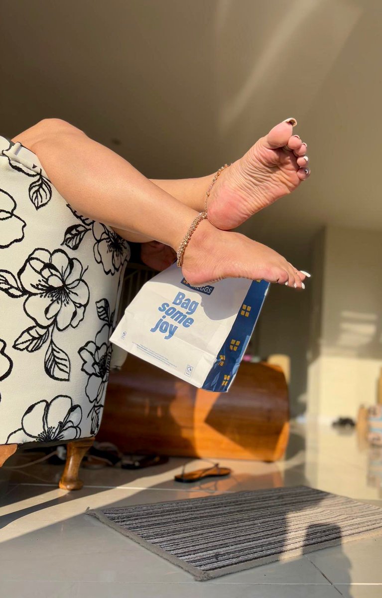 ‘Did somebody say just eat?’ - do as she says and ‘bag some joy!!’ 

The gorgeous <a href="/Prettycinderbel/">Goddess Cindy</a> is coming again tomorrow! 

Who’s coming to join us? 👇🏼 

pediplaytime.co.uk to grab your last minute tickets 🥳