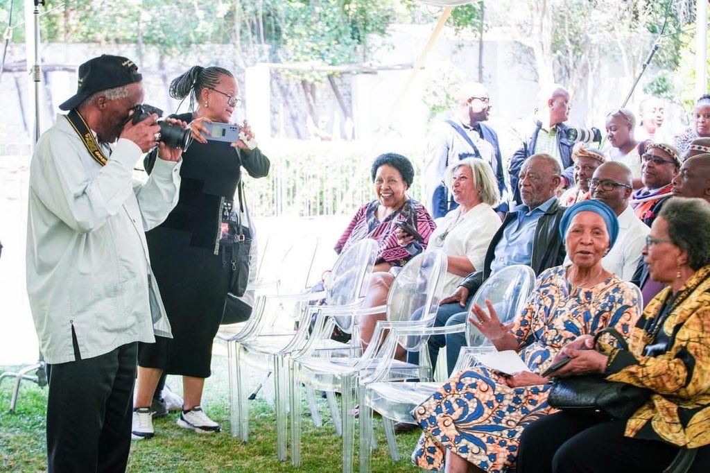MbuyiseniNdlozi's tweet image. Mkhulu… once sad “The dramatic shapes of the Drakensberg, the soil-coloured waters of the Lekoa, iGqili no Thukela, and the sands of the Kgalagadi, have all been panels of the set on the natural stage on which we act out the foolish deeds of the theatre of our day”