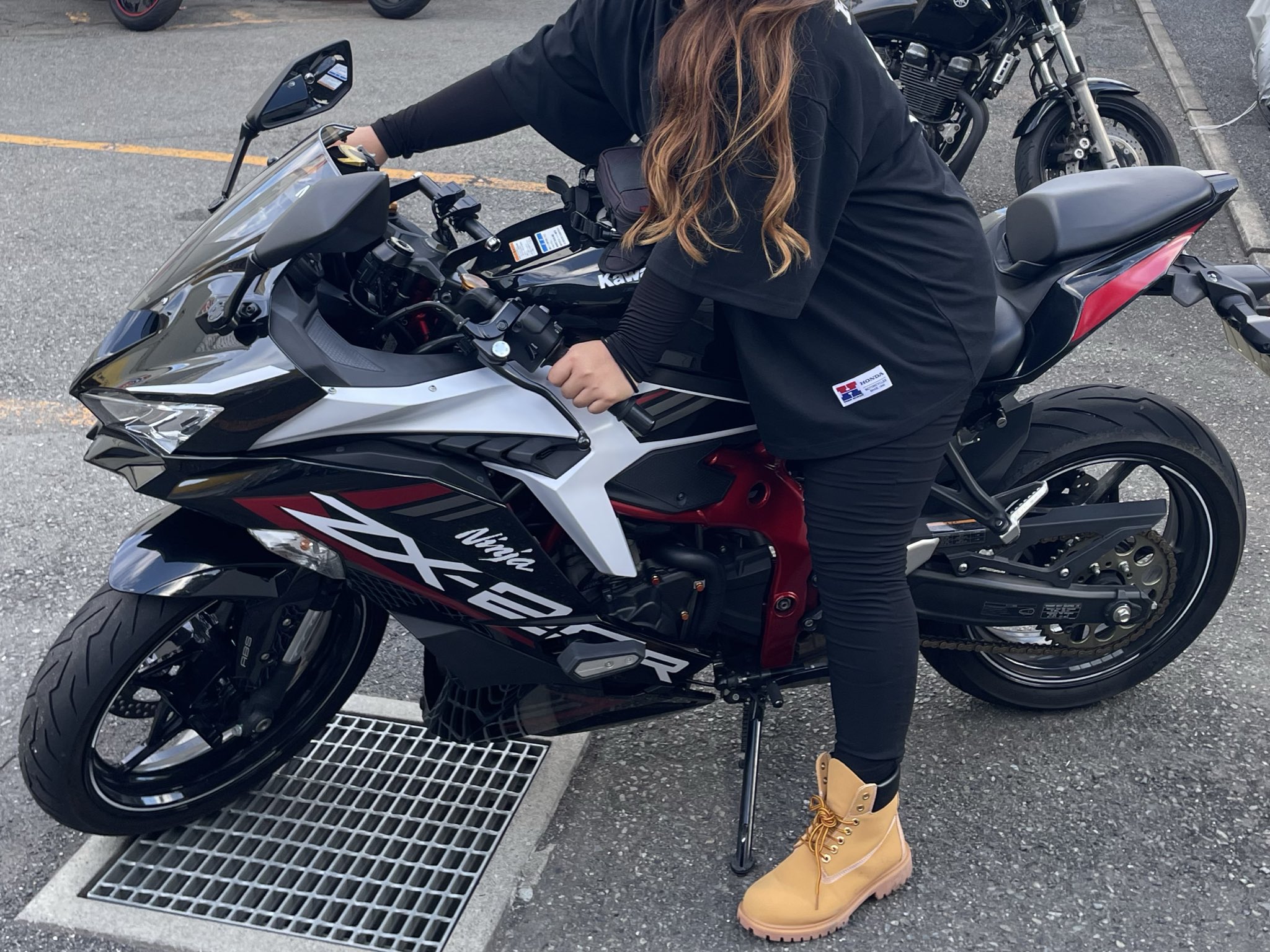 売り切れ♡*.゜ ZX-25R ブラケット, サイドカウル, LH 11057-2858-BH | KAWASAKI