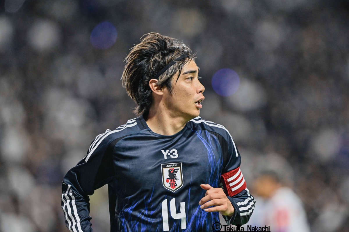 サッカー日本代表 #伊東純也 選手の今日の4枚。 1：試合後に見せた