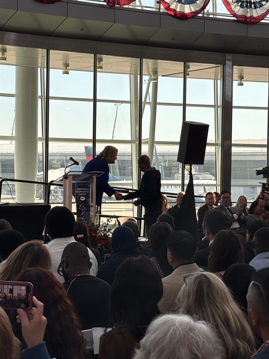 INTLCTR's tweet photo. 🇺🇸 The International Center was honored to attend yesterday’s Naturalization Ceremony at Indianapolis International Airport!
Congrats to 95 new citizens from 43 countries. Special thanks to Jill McKinney, Martin Baier, and Atiya Smith for representing The Center!
#INTLCTR https://t.co/w8l5FhrwWl