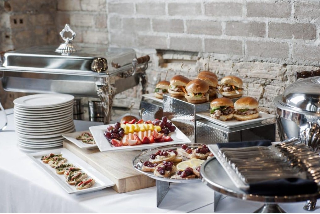 𝑩𝒐𝒐𝒌 𝒀𝒐𝒖𝒓 𝑯𝒐𝒍𝒊𝒅𝒂𝒚 𝑪𝒆𝒍𝒆𝒃𝒓𝒂𝒕𝒊𝒐𝒏 𝑵𝒐𝒘! 

Celebrate the season without the stress—let us handle the food, the flavors, and the service. From festive appetizers to showstopping desserts, your holiday party will be effortless, delicious, and full of cheer.