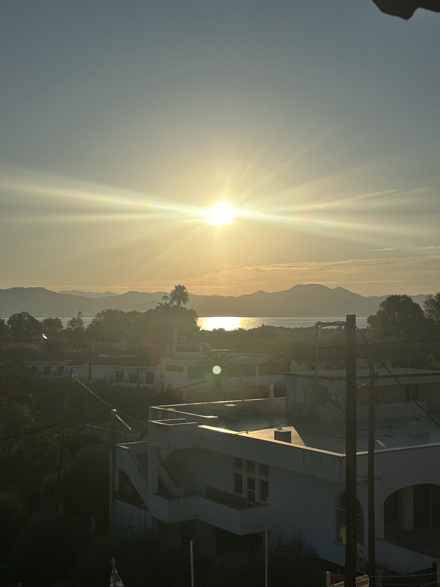 ClareMatic's tweet image. Sunrise from our terrace in Corfu 🇬🇷 

IMO There is nothing quite like watching the sun come up 🌅