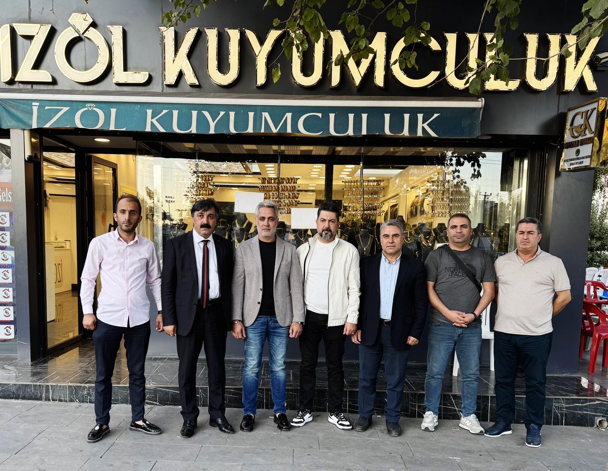 📍 Geçmiş Olsun Ziyareti

Bölgemizin saygın ailelerinden İzol Ailesi’nin işletmesi olan İzol Kuyumculuk’a geçmiş olsun ziyaretinde bulunarak desteklerimizin yanlarında oldugunu ve Rabbimin bir daha böyle üzücü durumlar yaşatmaması temennisinde bulunduk. 🤲

Ayrıca menfur saldırı