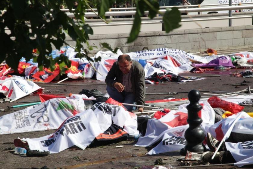 Gidenler nerde kaldılar 
Özledim gülüşlerini
#GarKatliamı 
#AnkaraGarKatliamı 
#10EkimAnkaraKatliamı