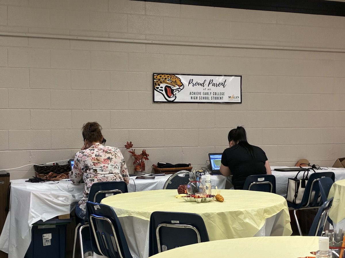 JudyZuniga6's tweet image. ⁦@EcAchieve⁩ parents getting it done! #ESLClass ⁦@PFETexas⁩ ⁦@pledgeappleseed⁩ 👏🙏