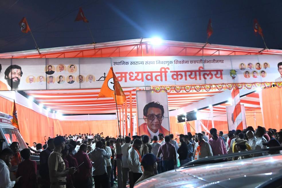 mieknathshinde's tweet image. 📍 #छत्रपती_संभाजीनगर |

आगामी निवडणुका या नेत्यांच्या नव्हे, तर कार्यकर्त्यांच्या असल्याने स्थानिक पदाधिकारी व कार्यकर्त्यांनी सज्ज आणि सजग राहावे, असे आवाहन आज छत्रपती संभाजीनगर येथील #शिवसेना मध्यवर्ती कार्यालयाच्या उद्घाटनप्रसंगी संवाद साधताना केले. 

यावेळी सामाजिक न्याय…