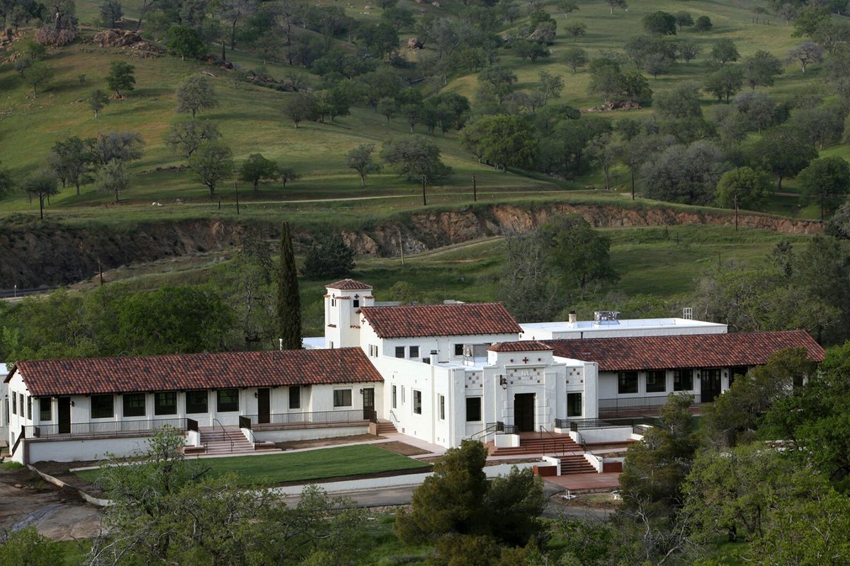 #ThisDayInHistory: October 10, 1970, the original building, known as The Stony Brook Tuberculosis Sanitarium, was sold to Hollywood movie producer Ed Lewis who then turned it over to Cesar Chavez in support of the farmworker movement.

#NationalChavezCenter #SiSePuede