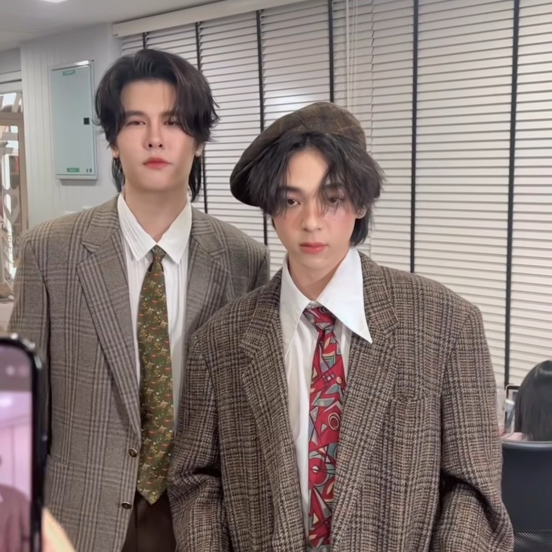 ComingIlI's tweet photo. ขอลงประดับหน้าทล.ตัวหน่อย ชอบลุควันนี้ของบาสมาก ชอบแบบชิบหายเลย เสื้อทุกชิ้นเข้ากับบาสทั้งหมดเลย อธิบายไม่ถูกแต่รวมๆ แล้วคือ โคตรเหมาะกับบาส ยุค 70 80 ตะโกนออกมาเลยอะ

#WONDERING_OUTNOW 
#HOMECOMING_PARTY 
#บาสเด็กอ้วนที่แท้จริง #bbasjtr https://t.co/Id1Al2OUTI