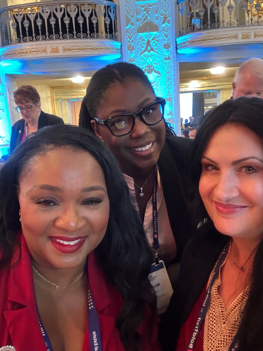 The real magic happens when you show up share wins (&amp; fails) w/no agenda &amp; authentically support others. That’s where trust is built &amp; opportunities start flowing.  Ready to create your own micro-community? DM me 📥 Shout out to <a href="/jemilawinsey/">Jemila Winsey, CEO</a> @michellejohnsoncre