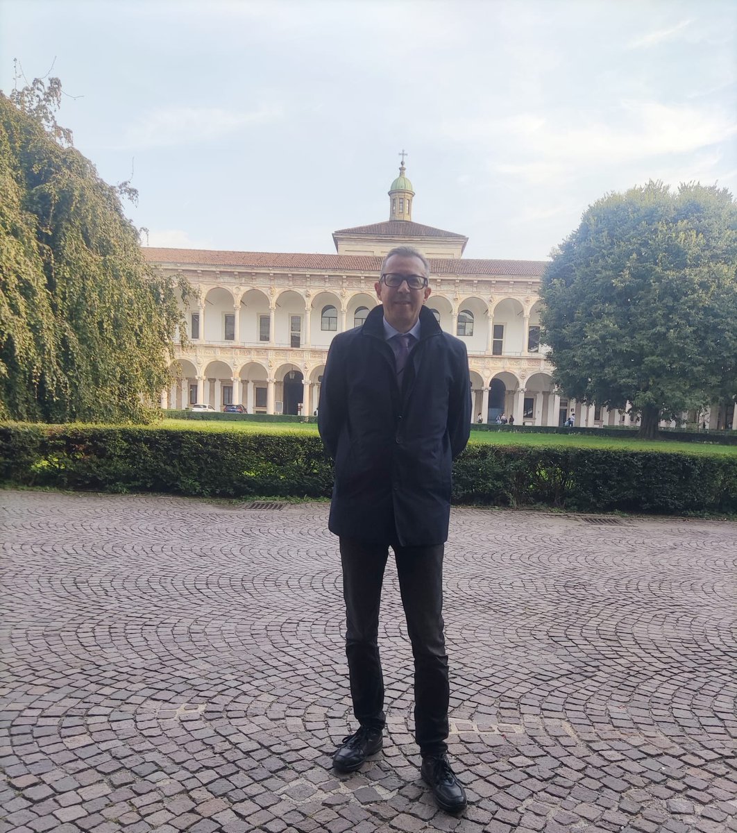 CorecomLombard's tweet image. Contrastare l’odio online significa educare alle parole e alla #consapevolezza digitale.

Alla Statale di Milano, il Presidente #CorecomLombardia Cesare Gariboldi ha parlato del progetto #PatentinoDigitale e dell’importanza di diffondere la #MediaEducation e il rispetto in rete.